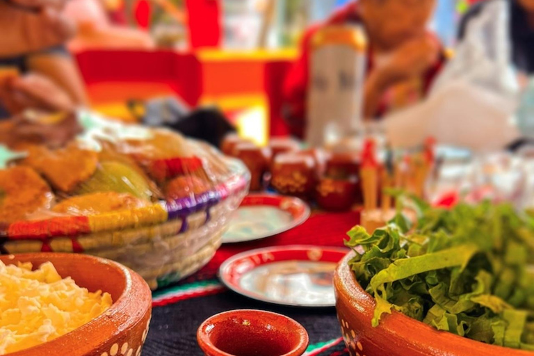 Xochimilco: Fiesta w Trajinera i Coyoacan TourPrywatny