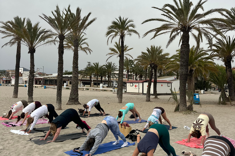 Alicante: PRIVATE Beach Yoga Class at Playa del Postiguet Alicante: Private Yoga Class at Playa del Postiguet