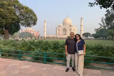 From Delhi: Taj Mahal Sunrise and Old Delhi Walking Tour