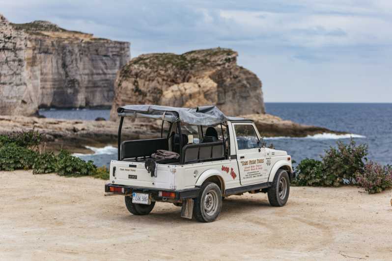 Depuis Malte : Gozo : visite d'une journée en jeep avec déjeuner et tour en bateau