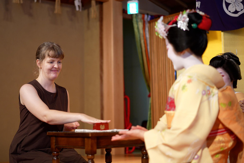 Kyoto: Geisha(Maiko) Show with Dinner, Games & Open Bar
