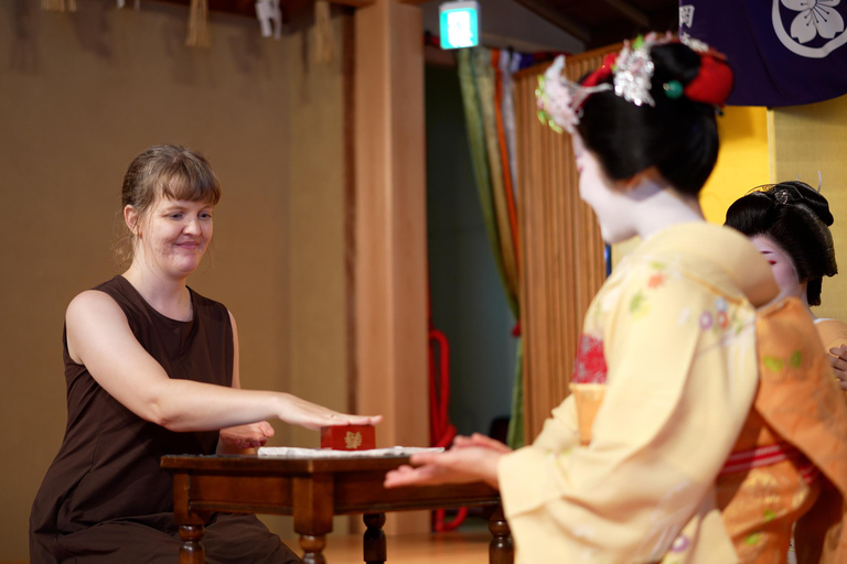 Kyoto: Geisha(Maiko) Show with Dinner, Games & Open Bar