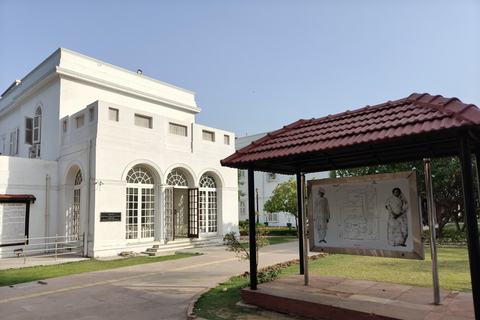 Delhi : excursion de 5 jours dans le Triangle d&#039;Or avec un guide germanophoneExcursion de 5 jours avec hébergement dans des hôtels 4 étoiles