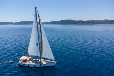 Cruzeiro privado num barco à vela em SalónicaCruzeiro particular com veleiro em Thessaloniki