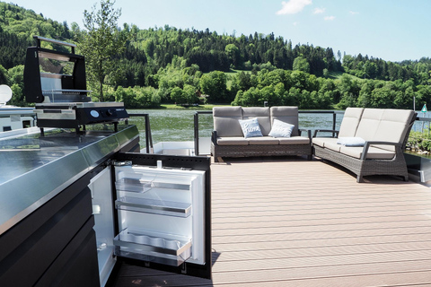 A picturesque ride on the Danube with our houseboat A picturesque trip on the Danube with our houseboat