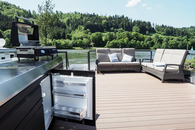 A picturesque ride on the Danube with our houseboat A picturesque trip on the Danube with our houseboat