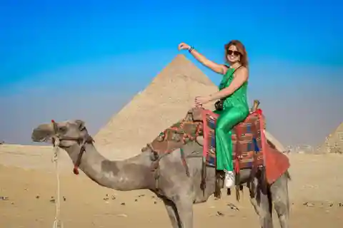 Tour Like a Star: Cairo Pyramids & Private Photo Shoot