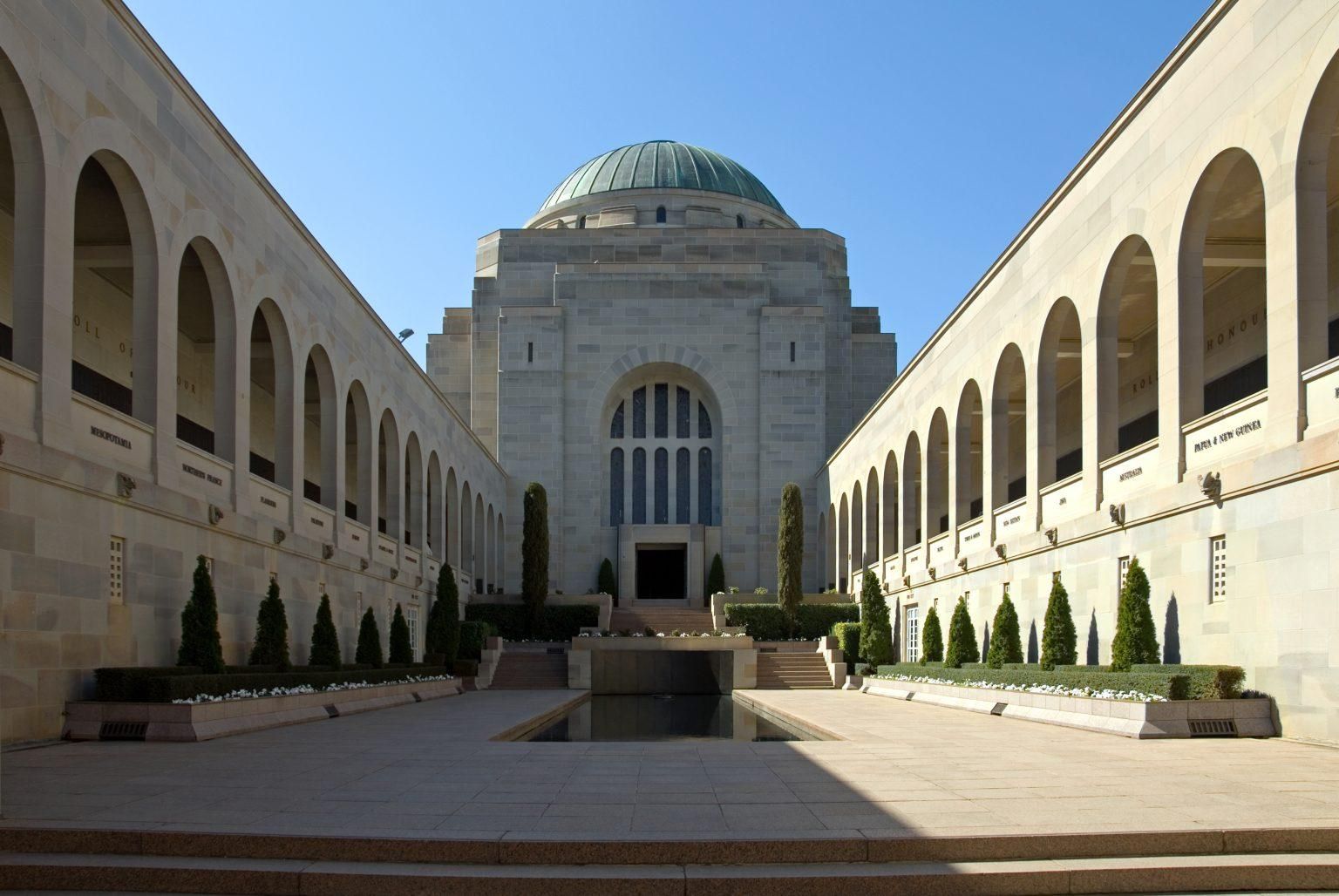 Entdecken Sie die historischen Schätze von Canberra: Private Tagestour