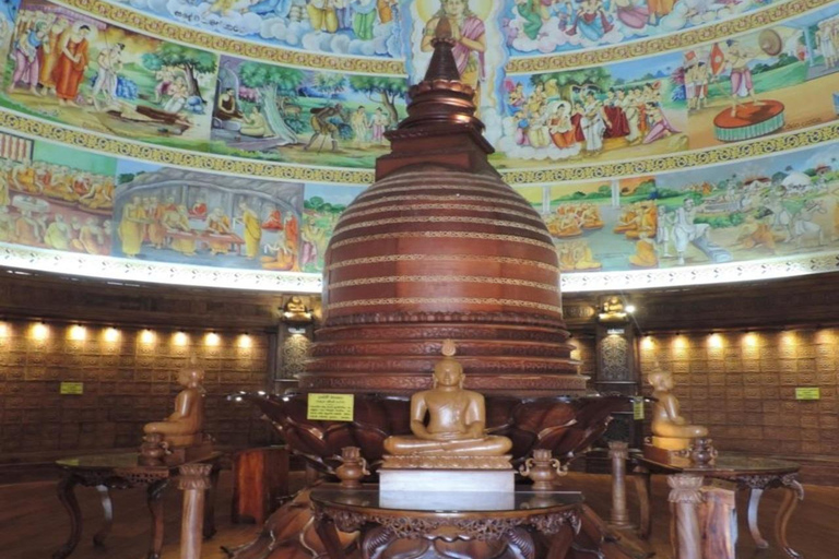 Kandy Heritage and Cultural Temple Tour