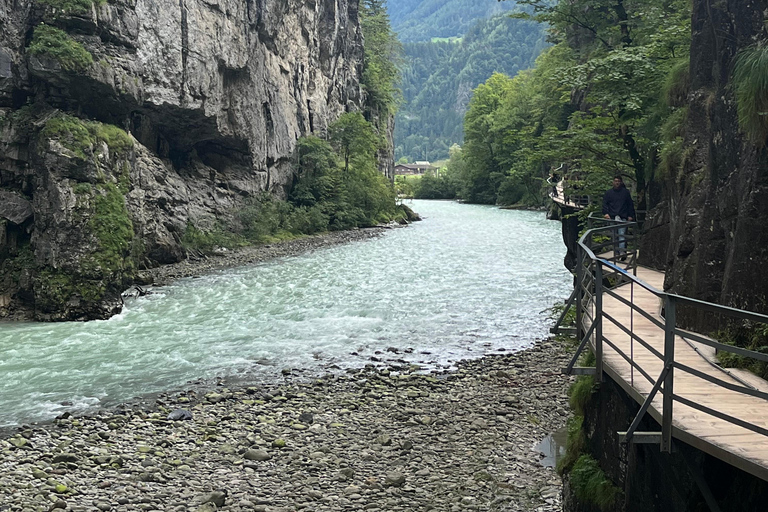 Pilatus, Aareschlucht en St. Beatusgrotten: tour vanuit Bazel