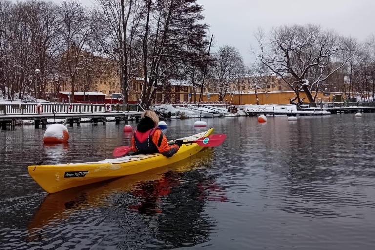 Zimowe spływy kajakowe w Sztokholmie + doświadczenie w saunie3h Zimowy spływ kajakowy po Sztokholmie + 1,5h sesja w saunie