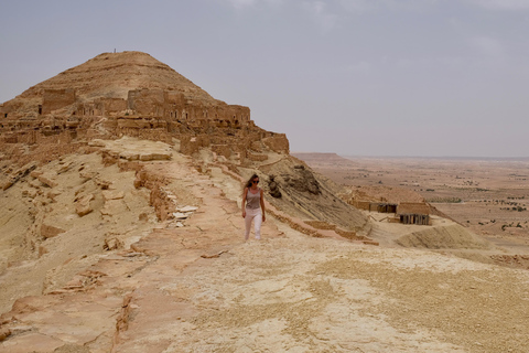 Private three days tour in the desert: 4x4, quad and camel.