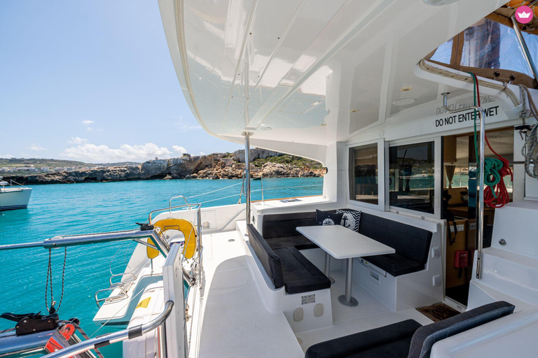 St. Paul&#039;s Bay: Half-Day Luxury Catamaran Tour with Drinks