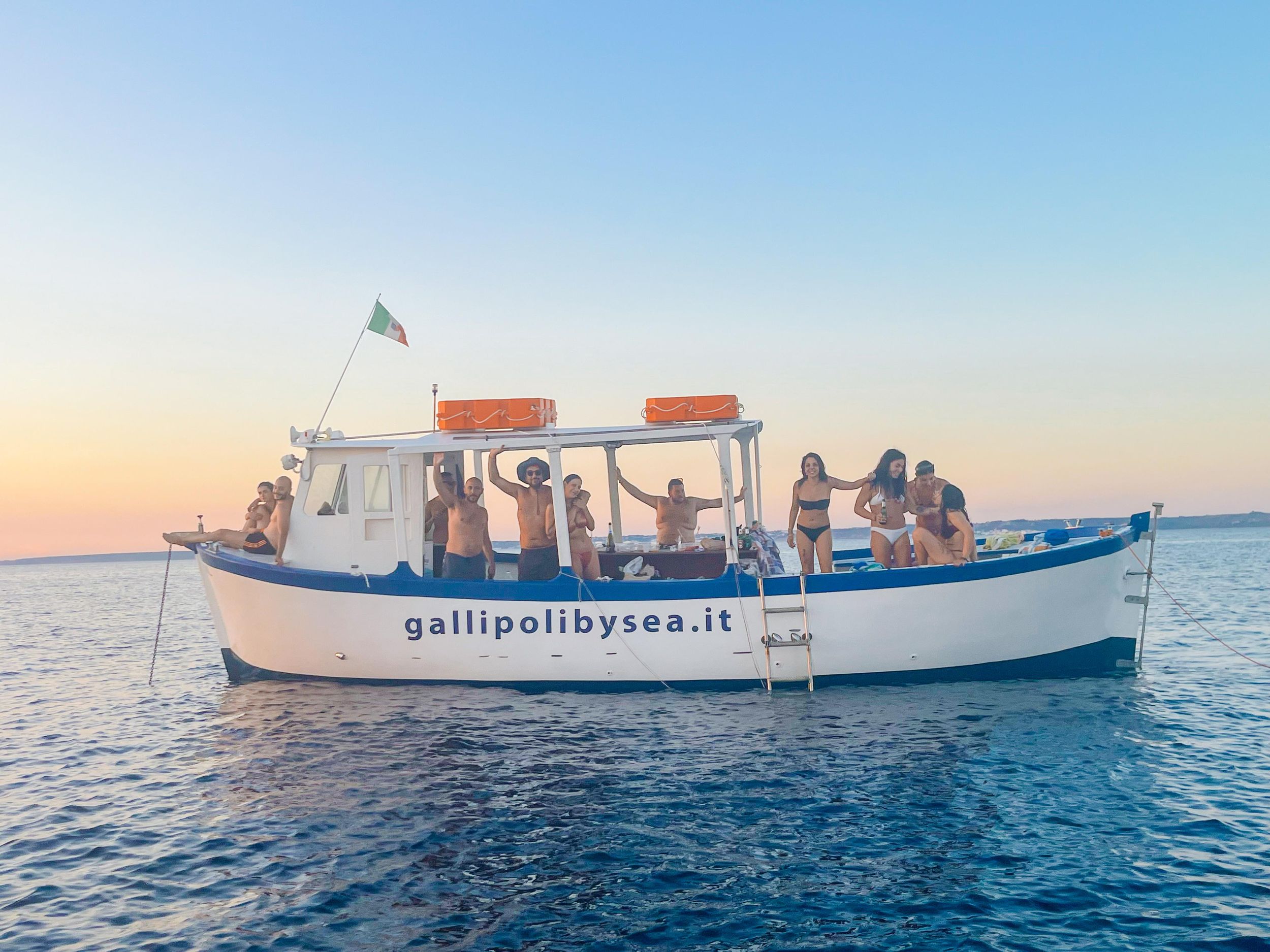 Gallipoli vom Meer aus: Bootstour mit Aperitif, Schnorcheln und SUP