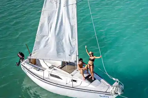 Private sailboat tour across the Bacalar seven colors lagoon