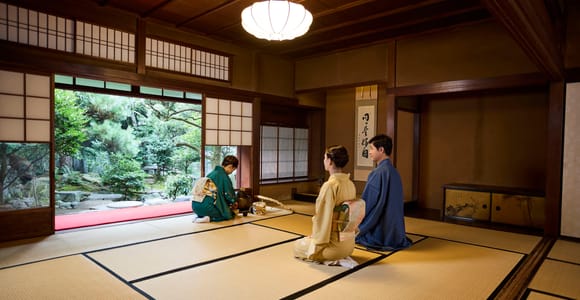 Karasumashijo: Kimono Tea Ceremony with Matcha and Sweet