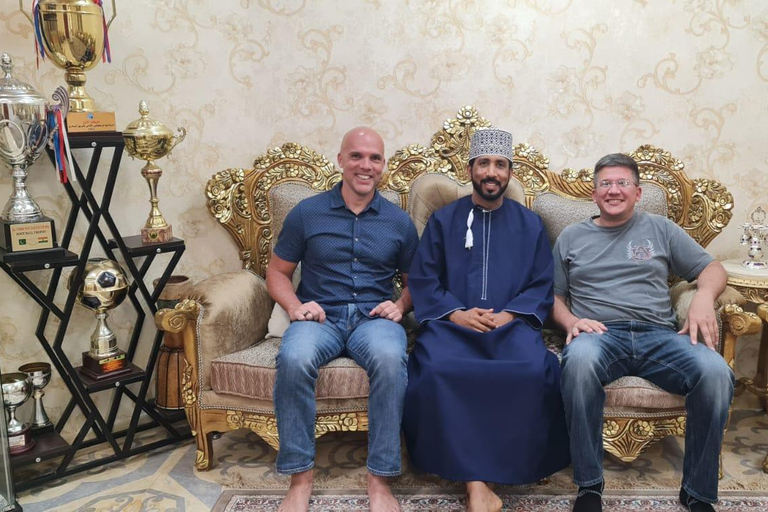 Omani Hospitality: Authentic Family Dinner Experience