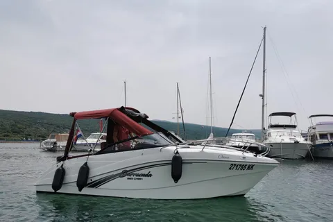 Dunat/Krk: Wypożycz łódź Oki Barracuda 585