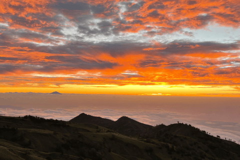Mount Rinjani Trekking 3D/2N to the Peak Lake, & Hot Springs