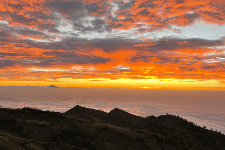 Mount Rinjani Trekking 3D/2N to the Peak Lake, & Hot Springs