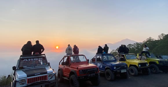 Bali: Mount Batur Jeep Sunrise with Breakfast & Hot Springs