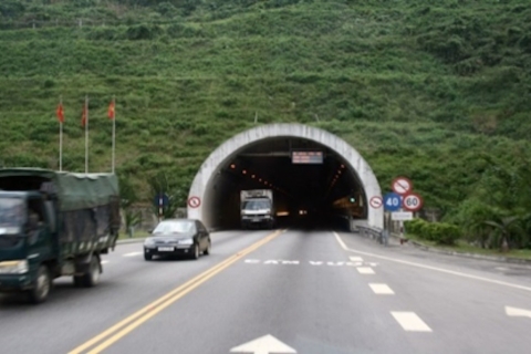 Hoi An: Marmeren berg - Hai Van pas & Lang Co strandPrivé auto : Alleen bestuurder & vervoer