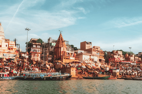 Varanasi Sonnenaufgang Glückseligkeit Bootsfahrt und Ganga-Zeremonie