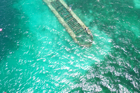 Guadeloupe: Magical half-day boat trip: mangrove, islet, snorkeling. Guadeloupe: Magical 1/2-day boat trip: mangrove, islet, snorkeling.