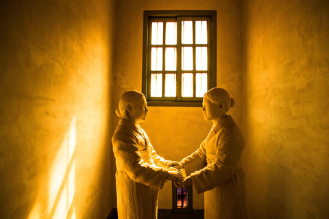 Sangre, Lágrimas e Independencia: Recorrido por la Oscura Historia Colonial de CoreaTour a pie en grupo, encuentro en la salida 5 de la estación de Dongnimmun 9:30 h