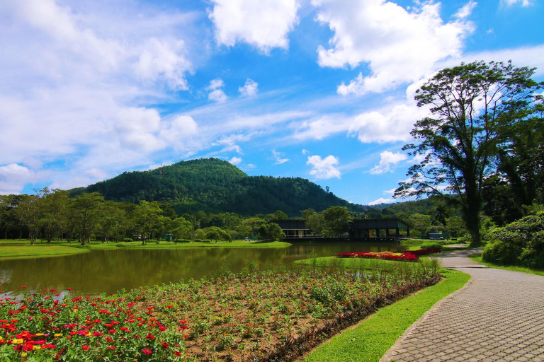 Sri Lanaka : Sitawaka Odyssey Tourist Train Day Trip Zone