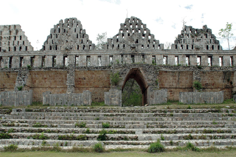 Uxmal: Geführter Rundgang durch die archäologische Stätte mit EintrittsgebührEnglische oder spanische Gruppentour mit Eintrittspreisen