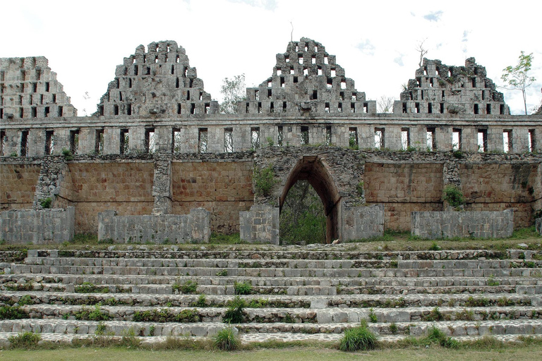 Uxmal: Geführter Rundgang durch die archäologische Stätte mit EintrittsgebührEnglische oder spanische Gruppentour mit Eintrittspreisen