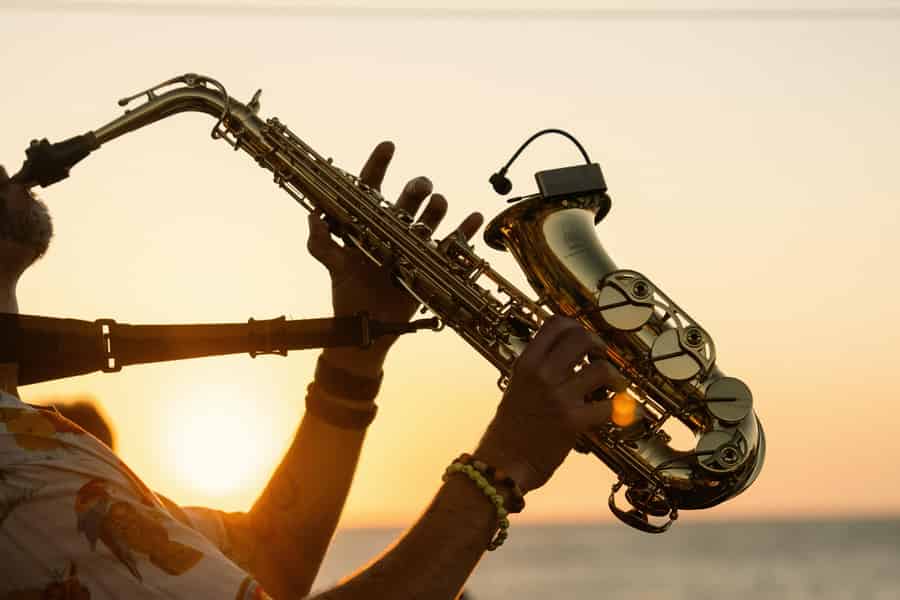Ibiza: Bootsfahrt bei Sonnenuntergang mit Saxophon-Live-Musik. Foto: GetYourGuide
