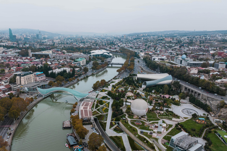 Tbilisi: tour della città storica e moderna con 2 corse in funivia