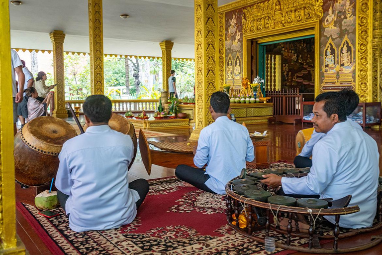 Siem Reap: City Tour, Killing Fields, & Art Haft -Day Tour Tuk Tuk Option + Tour Guide