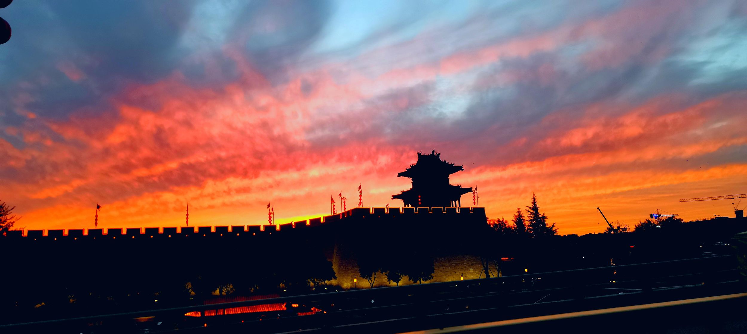 Xi'an: City Wall & Old Town Walking Tour w/ 10+ Food Tasting