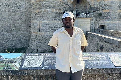 Angers: Château d'Angers, Wine Tasting, and Lunch Tour