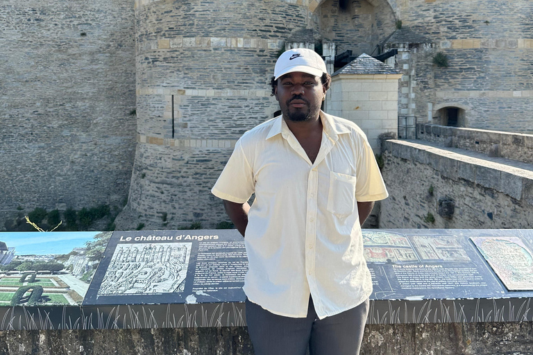 Angers: Château d'Angers, Wine Tasting, and Lunch Tour