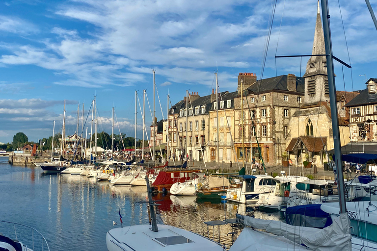 Visita privata con guida dal vivo di Mont Saint-Michel e Honfleur in MercedesPrivato Mont Saint-Michel, Honfleur da Parigi in Mercedes