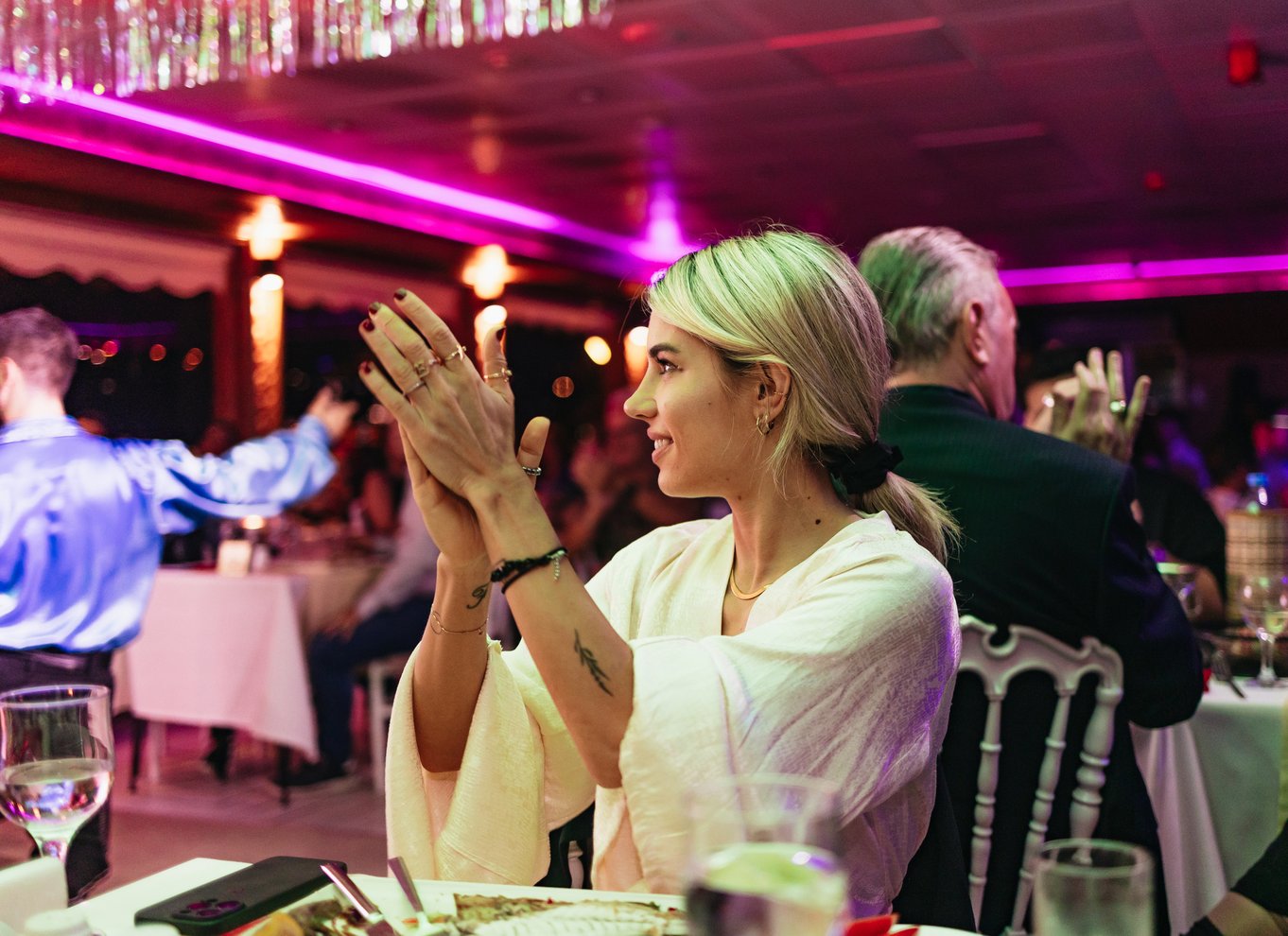 Istanbul: Bosporus-middagscruise og show med privat bord