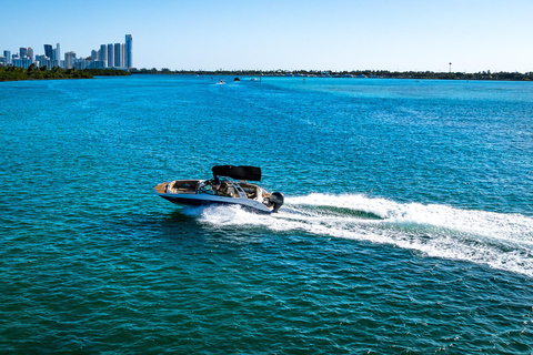 Miami: Private Tailored Sightseeing Boat Tour 1 hour Package w/o Gas & Marina Fees $70 due at Check-in