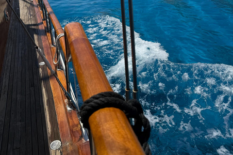 Lampedusa: Elegante tour in barca di un giorno con pranzo a bordoTour condiviso