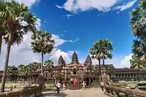 Viagem privada de dois dias: templos de Angkor com vila flutuante