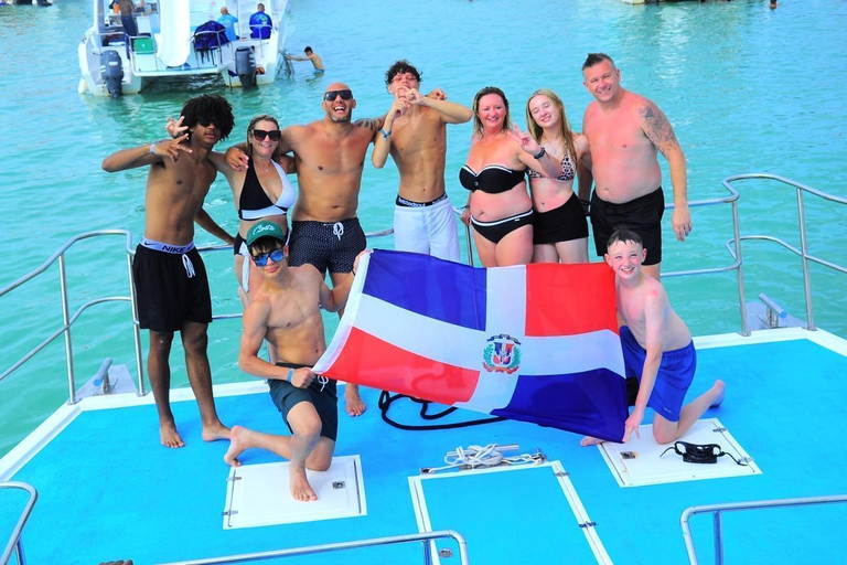 Private Catamaran with Open Bar and Dominican Meal