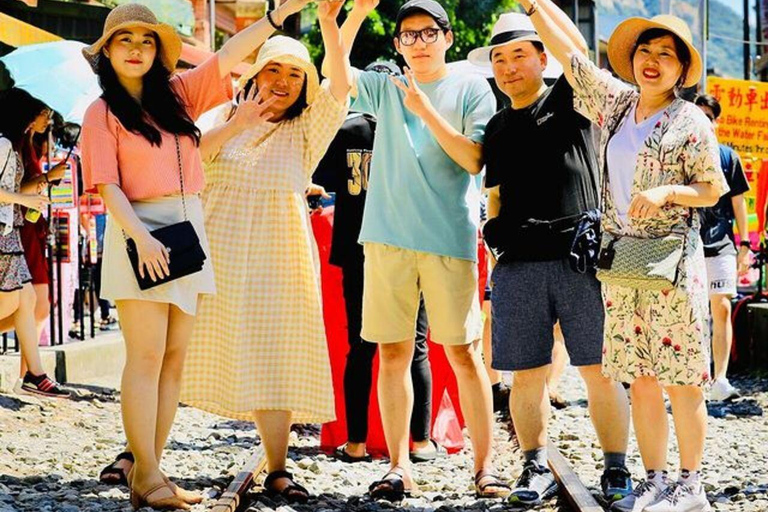 New Taipei: Pingxi Colorful Sky Lantern Experience with Gift