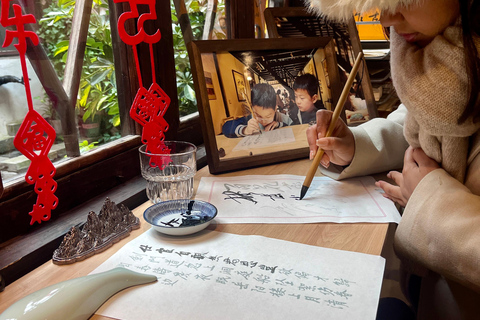 Shanghai: Zhujiajiao Waterstad met kalligrafie-ervaring
