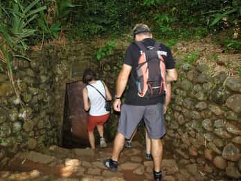 Phong Nha/Dong Hoi: DMZ Quang Tri, Vinh Moc Tunnels, Hue