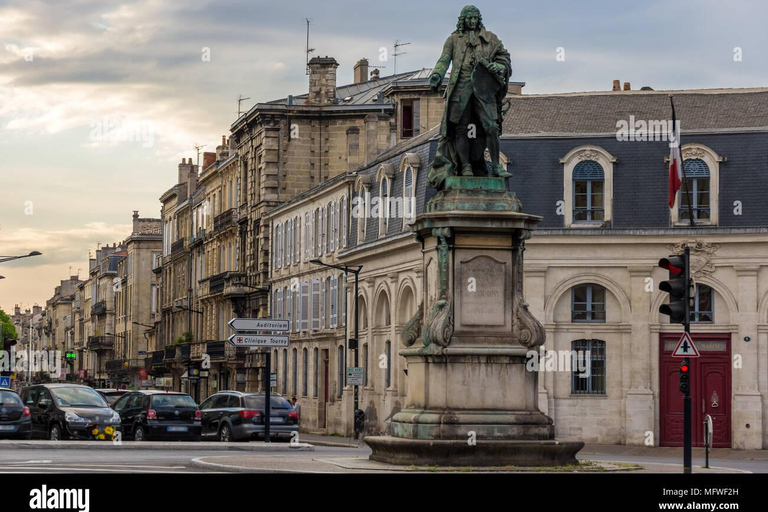 Bordeaux: Famous Figures 2h Walking Tour