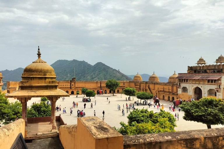 Jaipur: 7-Day Rajasthan Tour with Hotels and Transfers