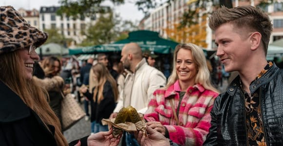 Munich: Viktualienmarkt Food Walking Tour with local guide